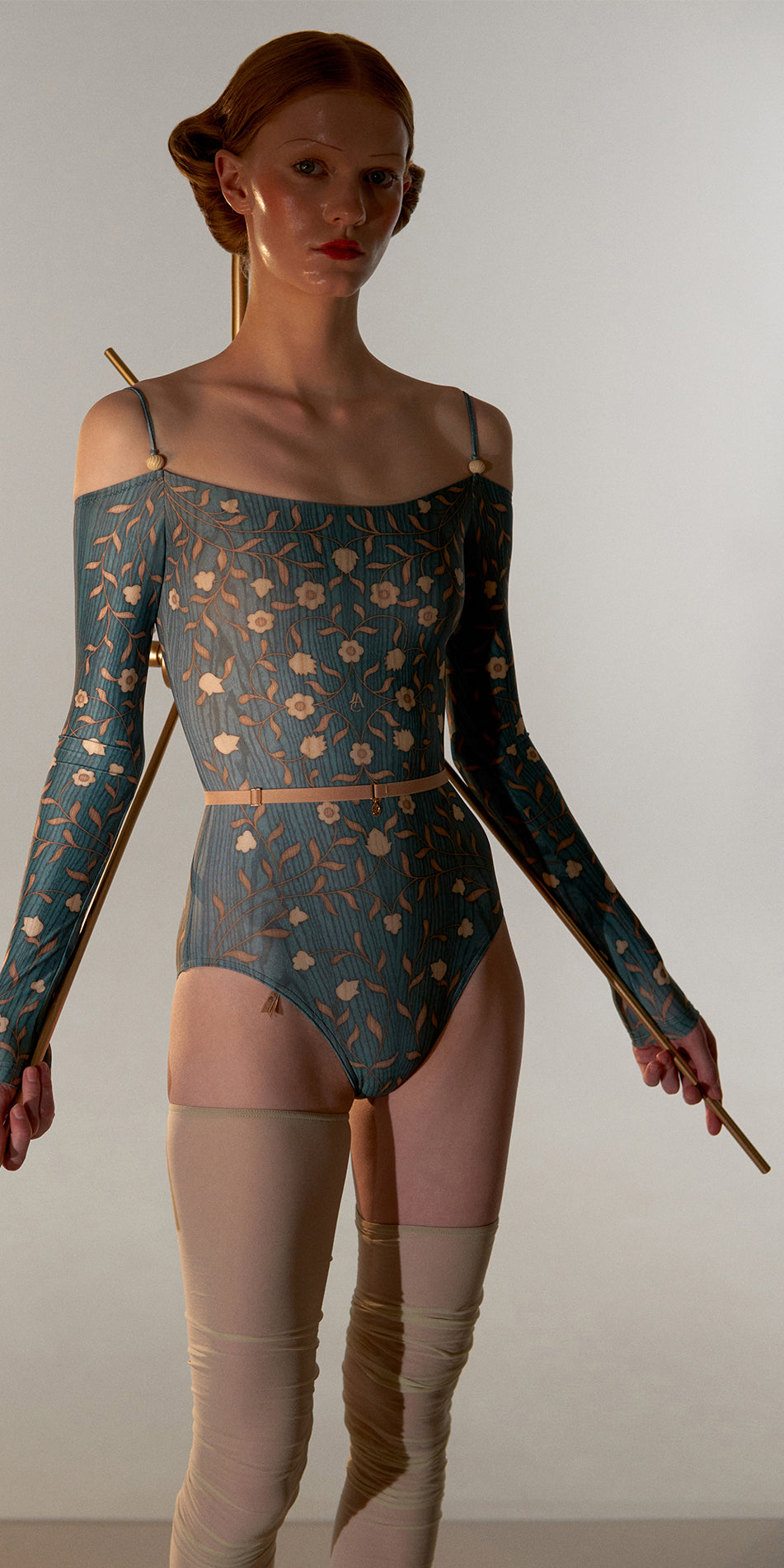 ［予約アイテム］ROSEWOOD INTARSIA - off-shoulder leotard with long sleeves
