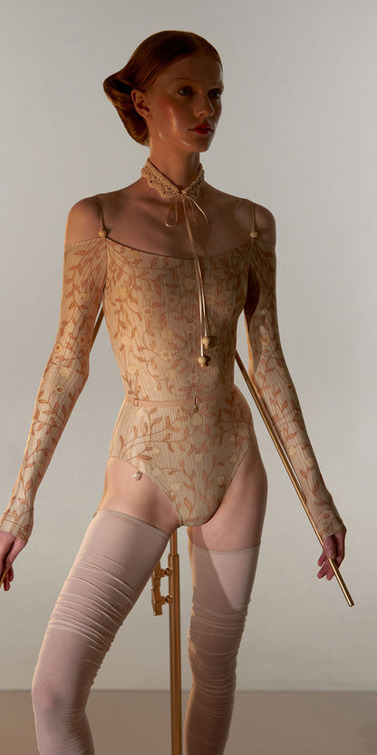 ［予約アイテム］ROSEWOOD INTARSIA - off-shoulder leotard with long sleeves