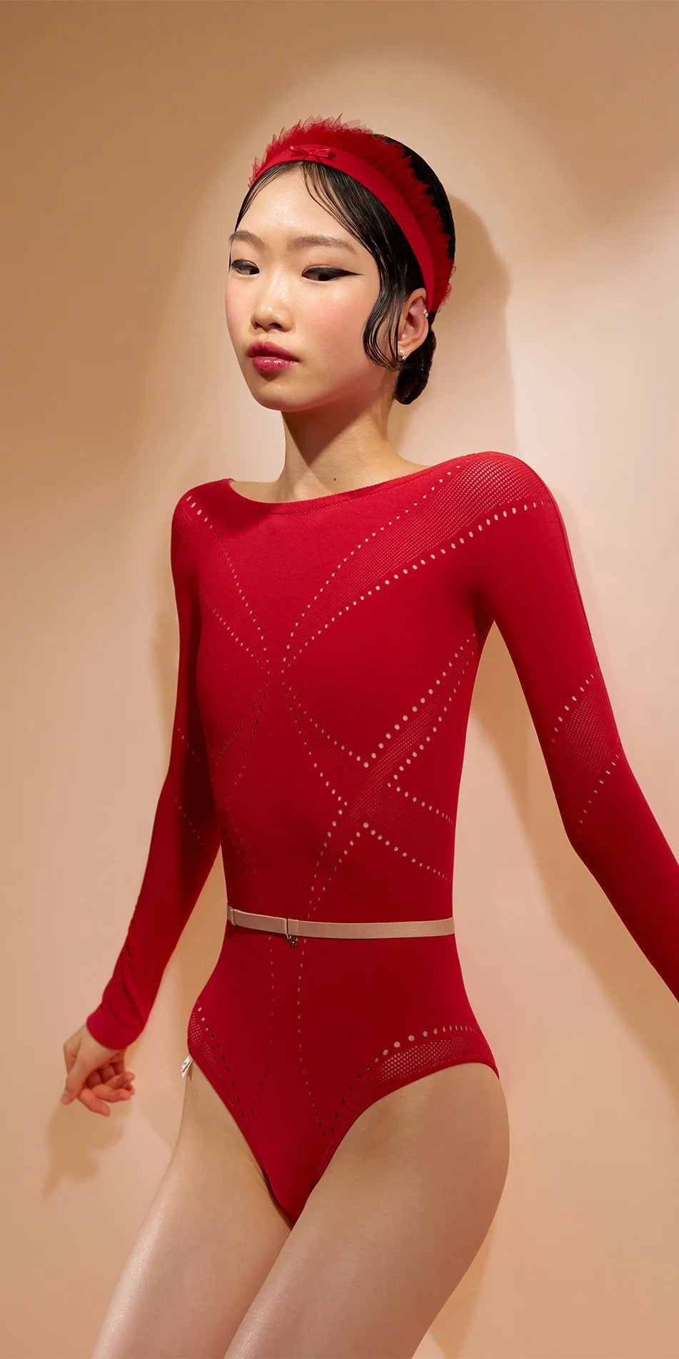 ［予約アイテム］SEAMLESS – knitted boatneck leotard – cherry red
