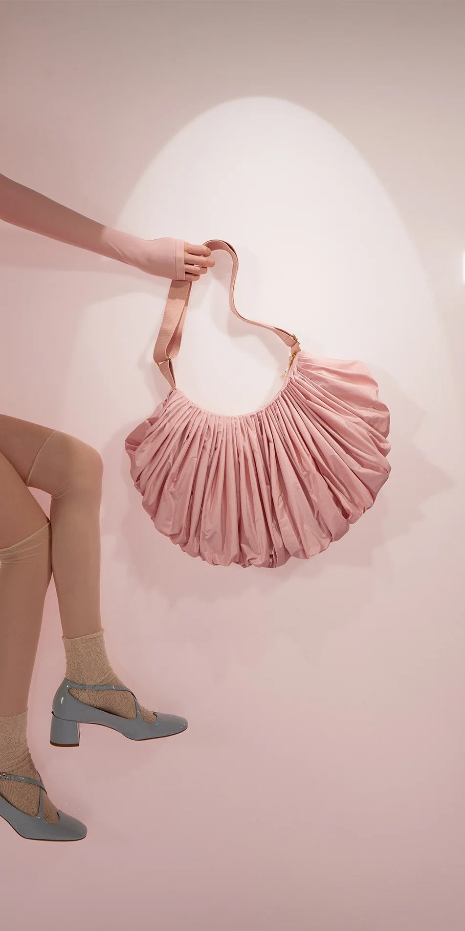 ［予約アイテム］WHIPPED CREAM – pleated croissant bag – baby blush