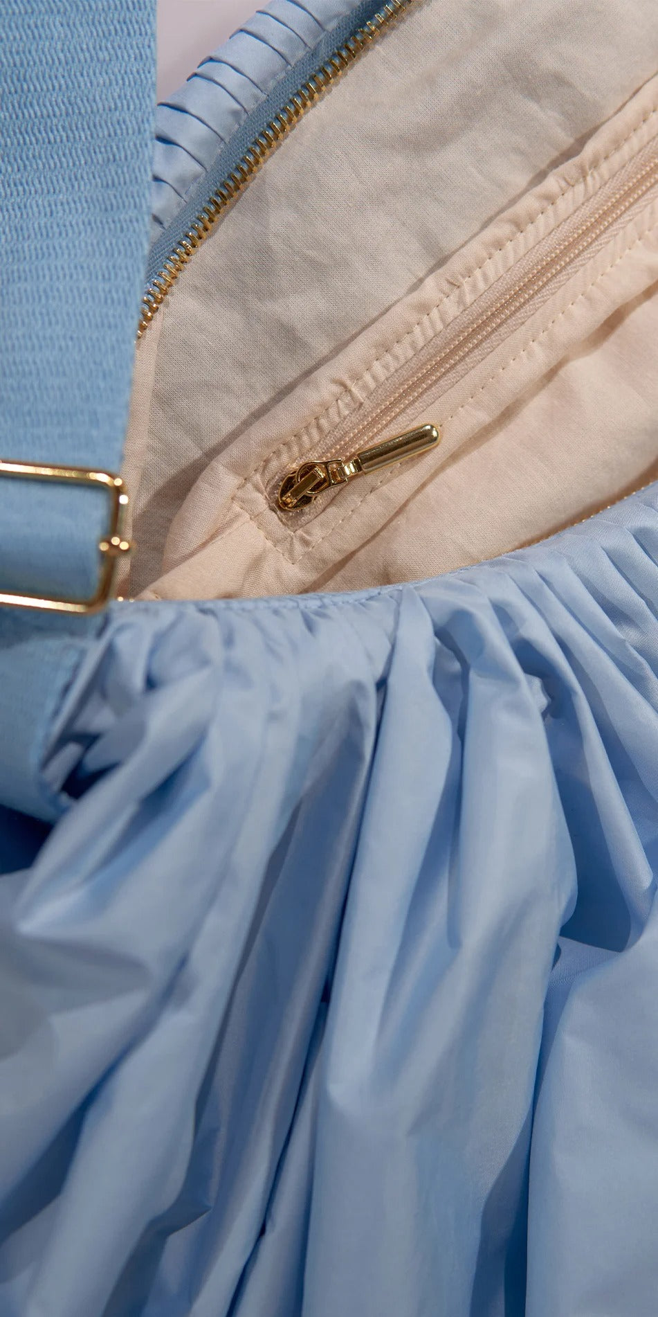 ［予約アイテム］WHIPPED CREAM – pleated croissant bag – baby blue