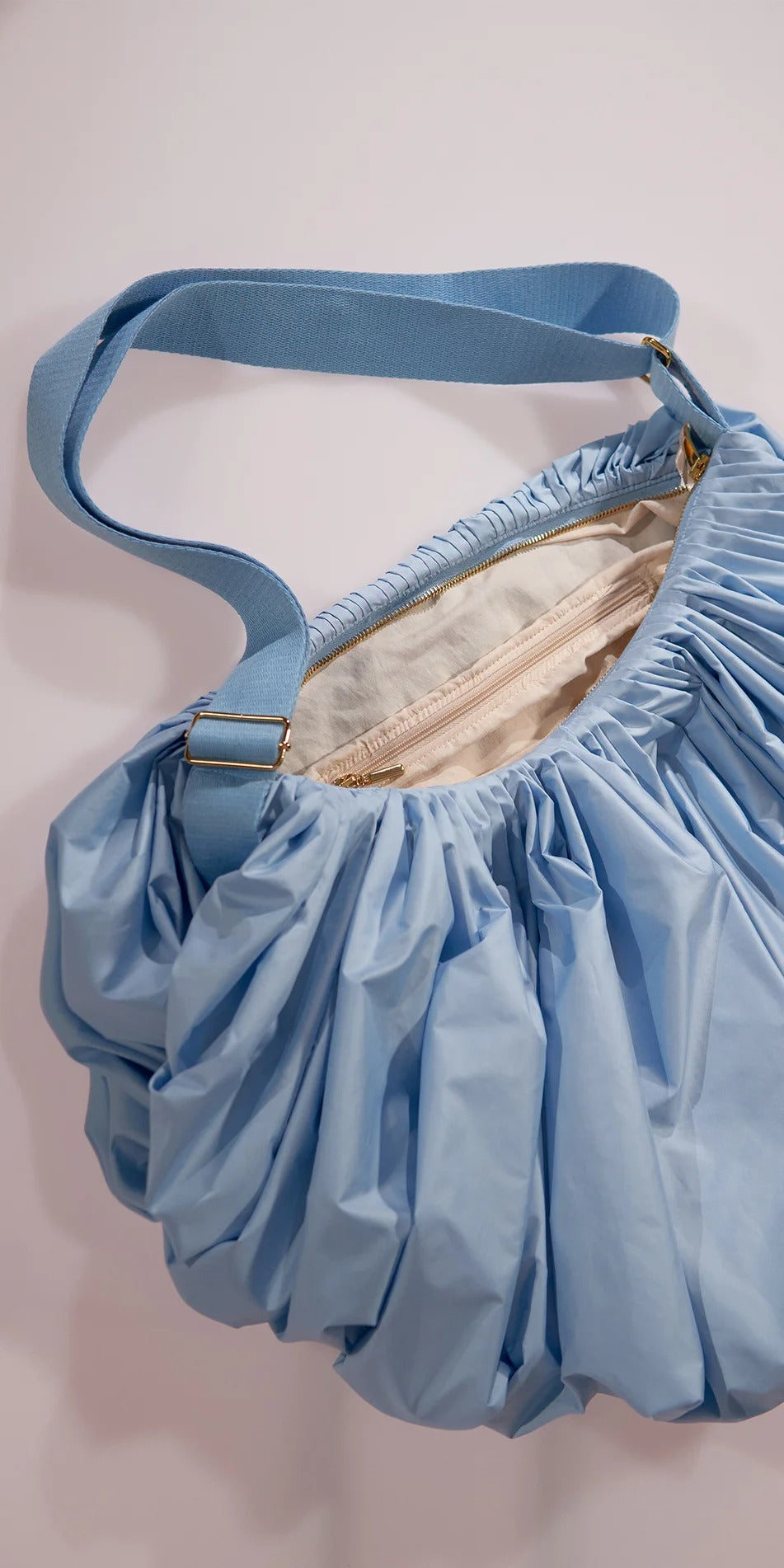 ［予約アイテム］WHIPPED CREAM – pleated croissant bag – baby blue