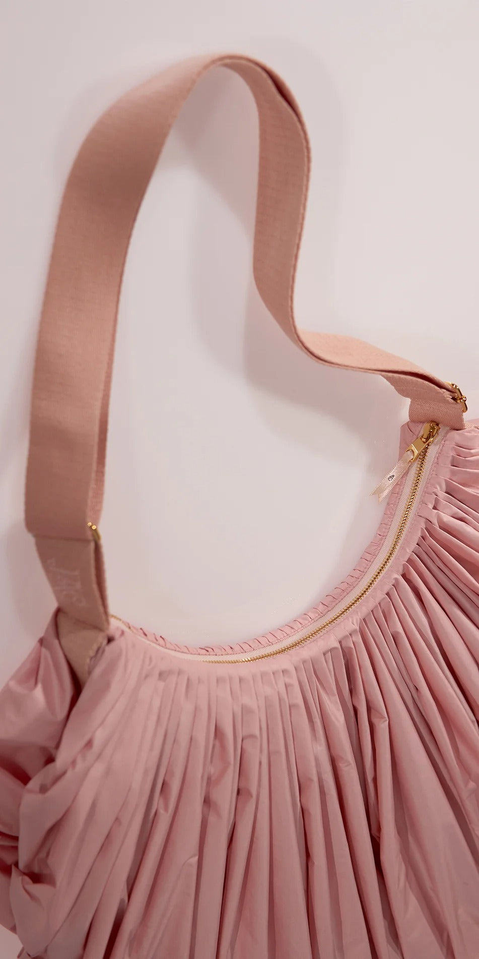 ［予約アイテム］WHIPPED CREAM – pleated croissant bag – baby blush