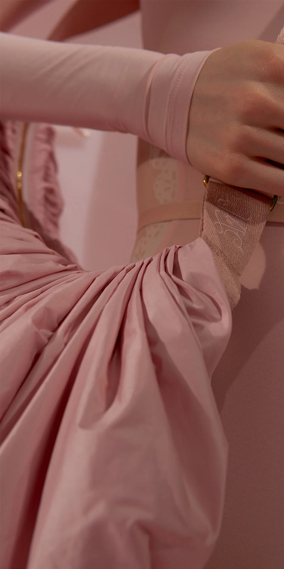 ［予約アイテム］WHIPPED CREAM – pleated croissant bag – baby blush