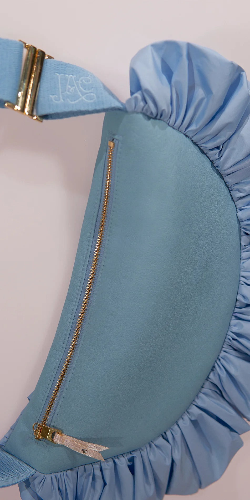 ［予約アイテム］WHIPPED CREAM – pleated fanny pack – baby blue