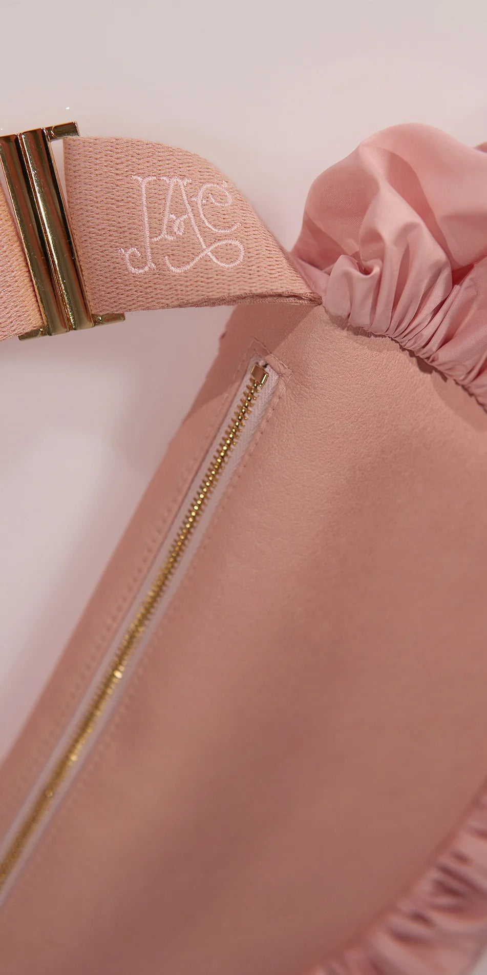 ［予約アイテム］WHIPPED CREAM – pleated fanny pack – baby blush