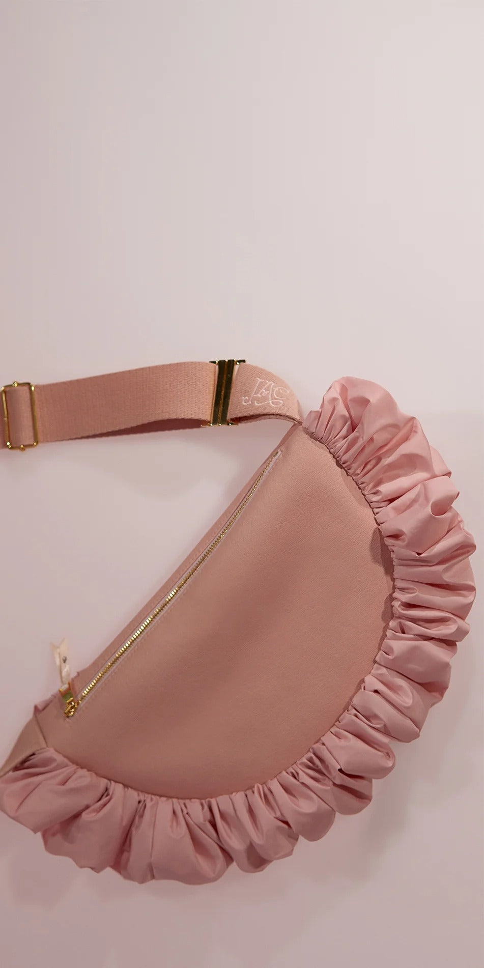 ［予約アイテム］WHIPPED CREAM – pleated fanny pack – baby blush