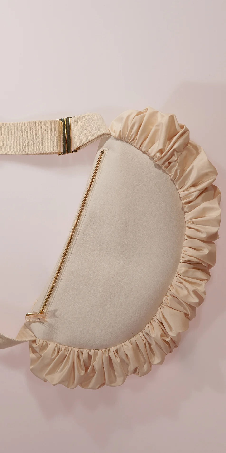 ［予約アイテム］WHIPPED CREAM – pleated fanny pack – edelweiss
