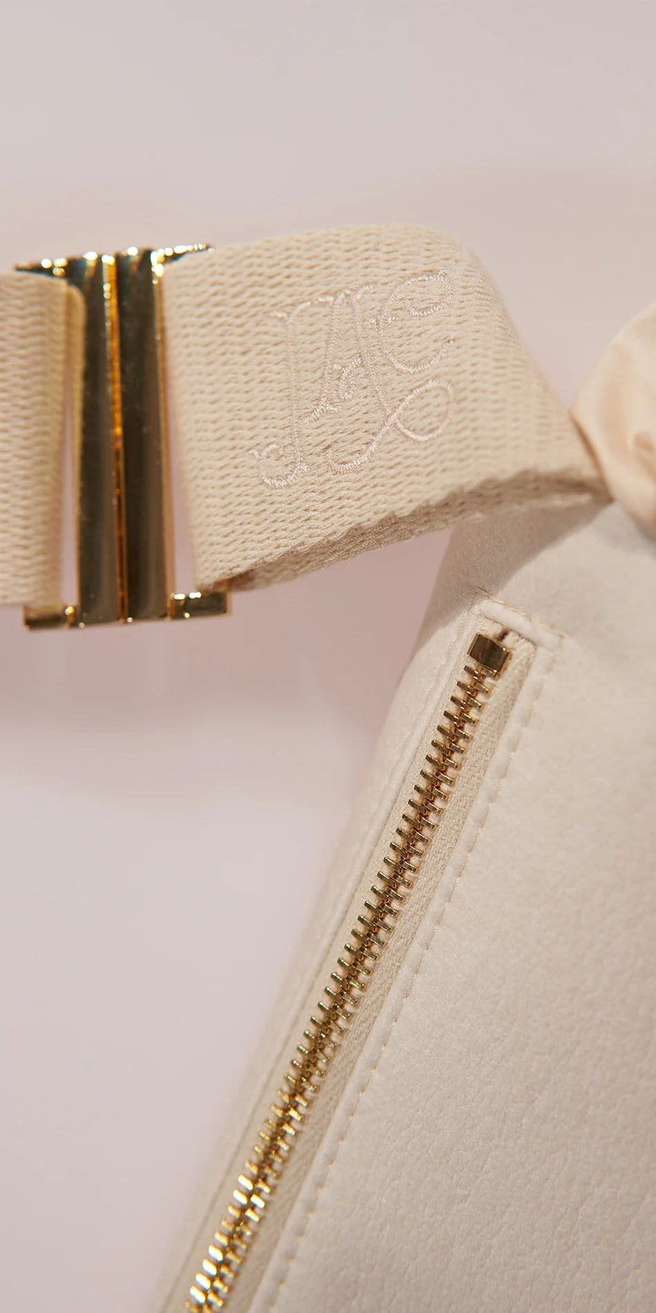 ［予約アイテム］WHIPPED CREAM – pleated fanny pack – edelweiss