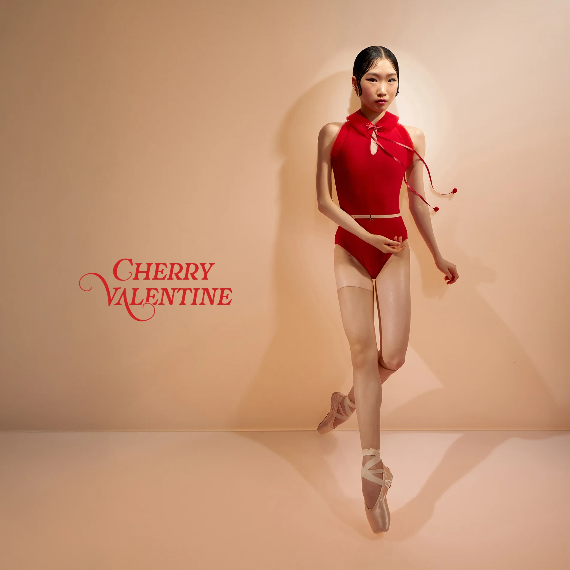 ［予約アイテム］MINI’S – leotard with detachable pleated tutu collar – cherry red