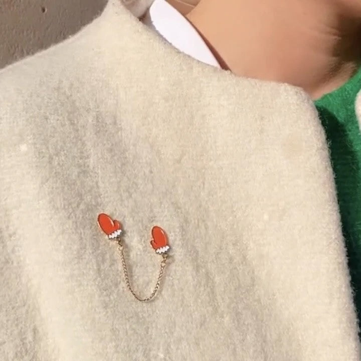 MITTENS PIN