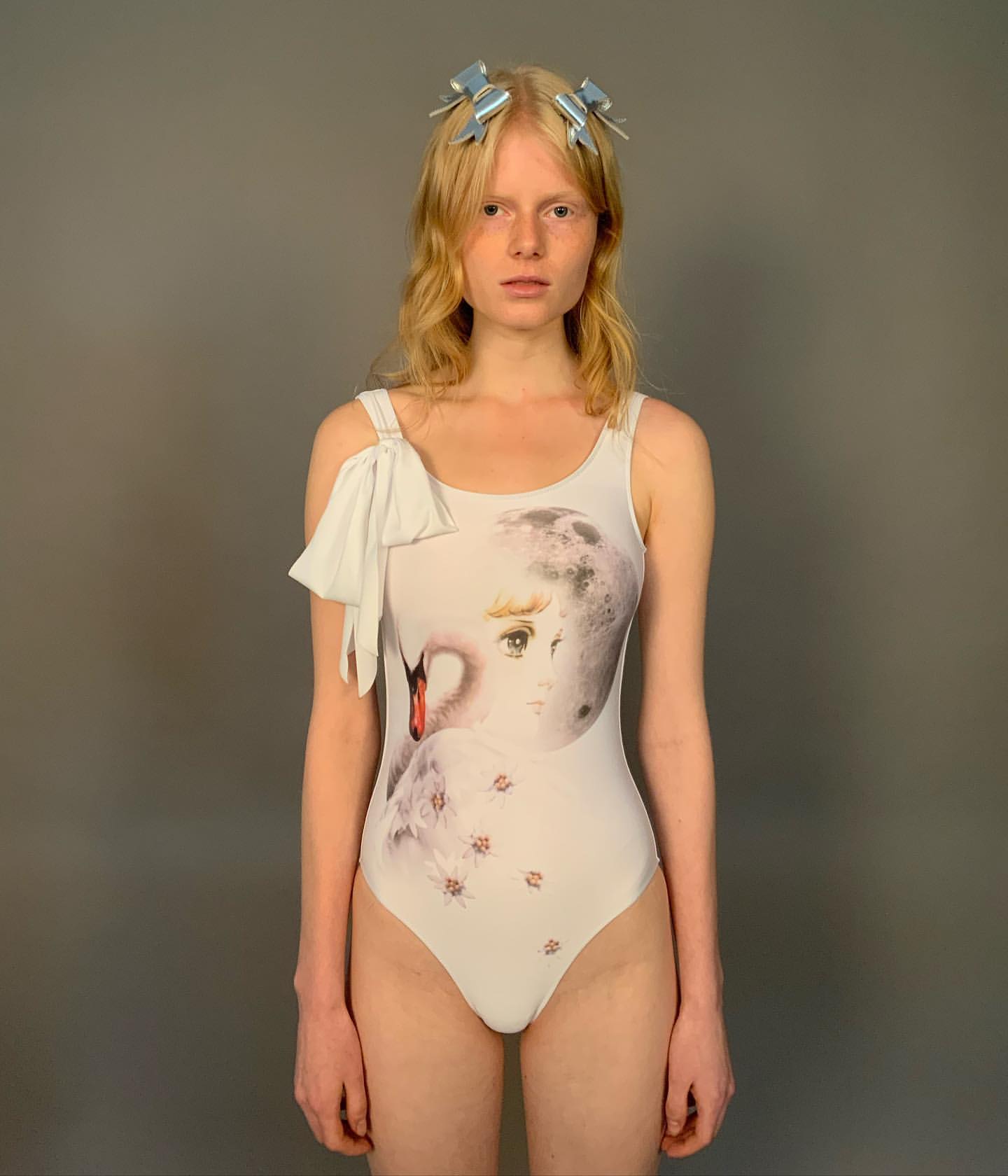 Liva Bathingsuit | Swan girl + bow