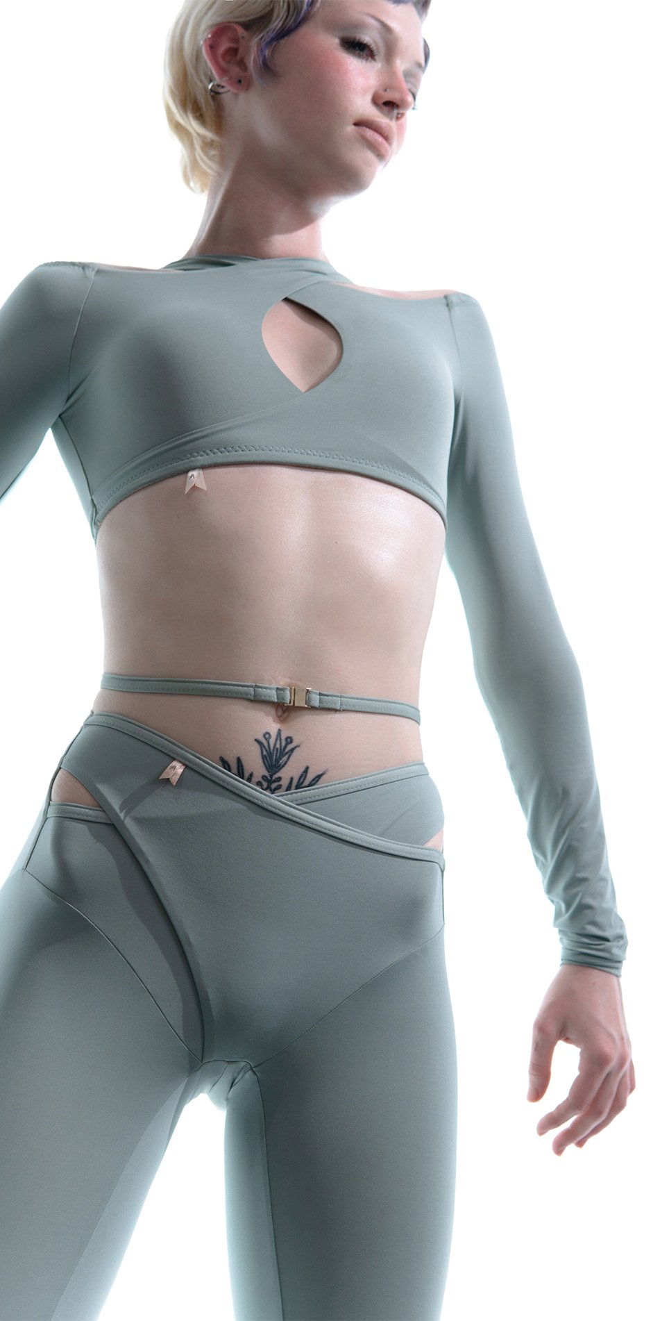 ECLIPSE – mint halterneck top with long sleeves