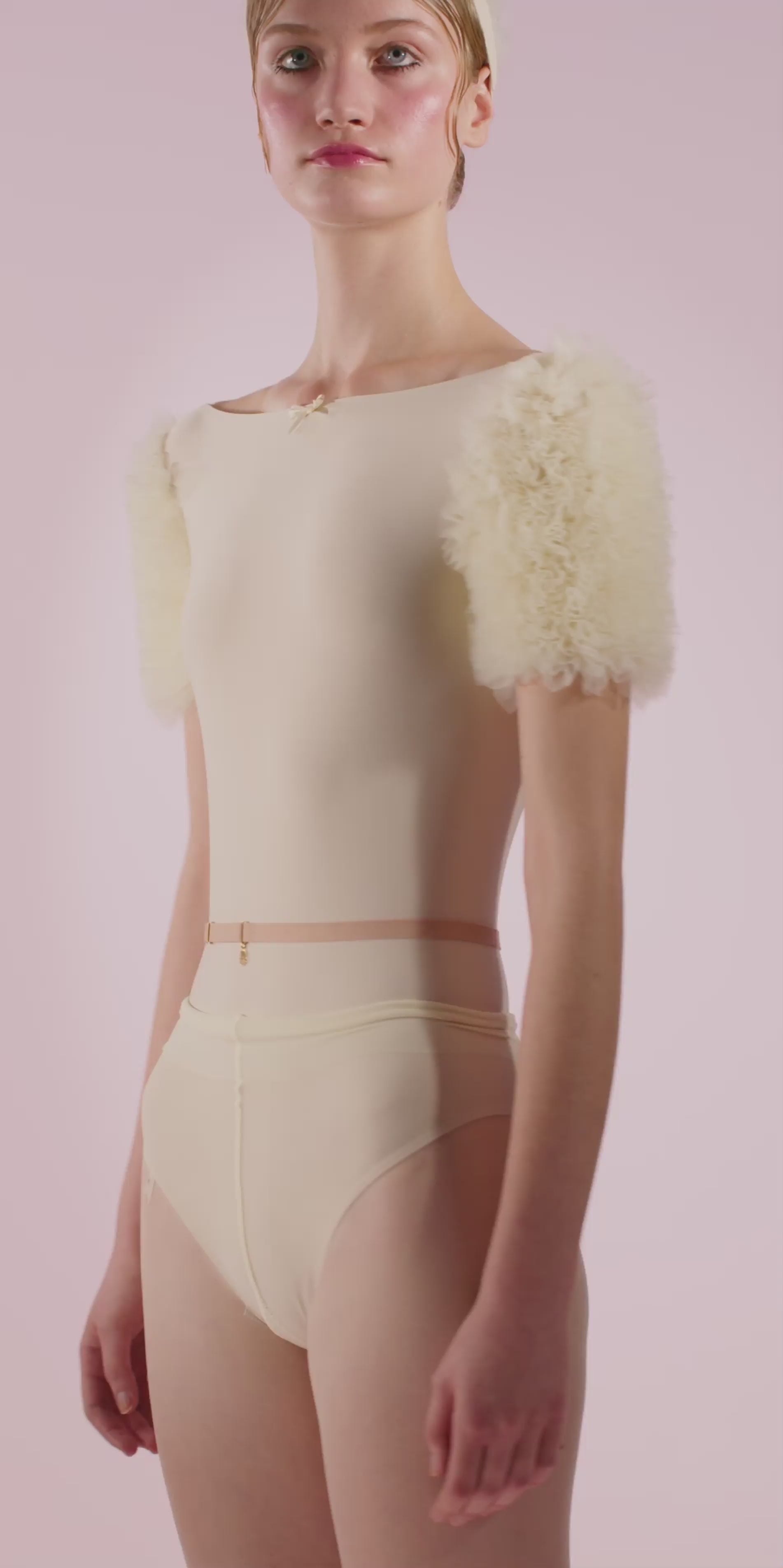 ［予約アイテム］CHANTILLY – ruffle tulle short sleeve leotard – edelweiss